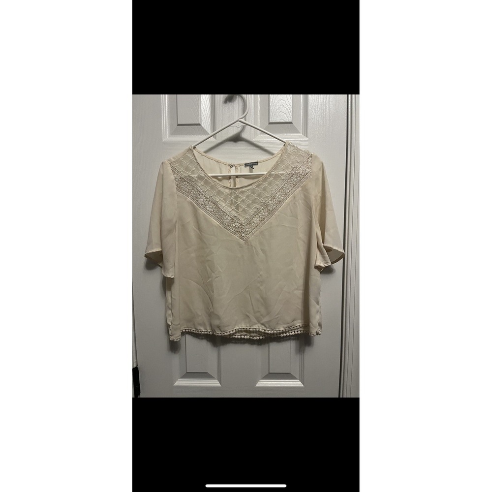 Women's Cream Med Charlotte Russe Top Perfect to add under a blazer